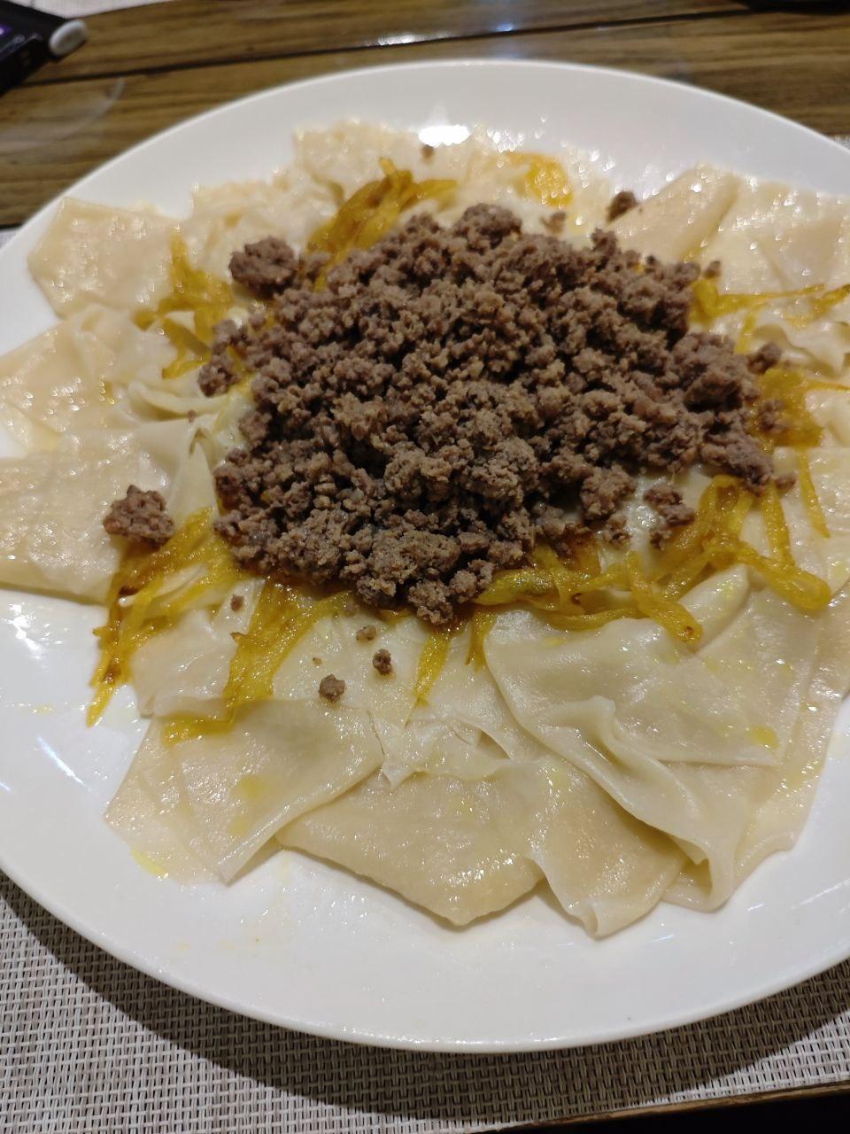 盘子里有食物

描述已自动生成